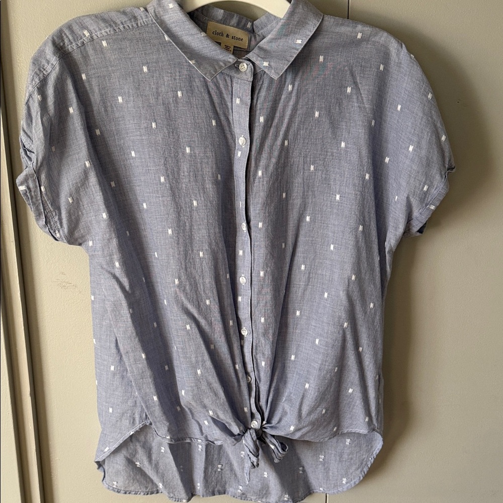 cloth & stone Light Blue Dot Tie-Hem Button-Front Top